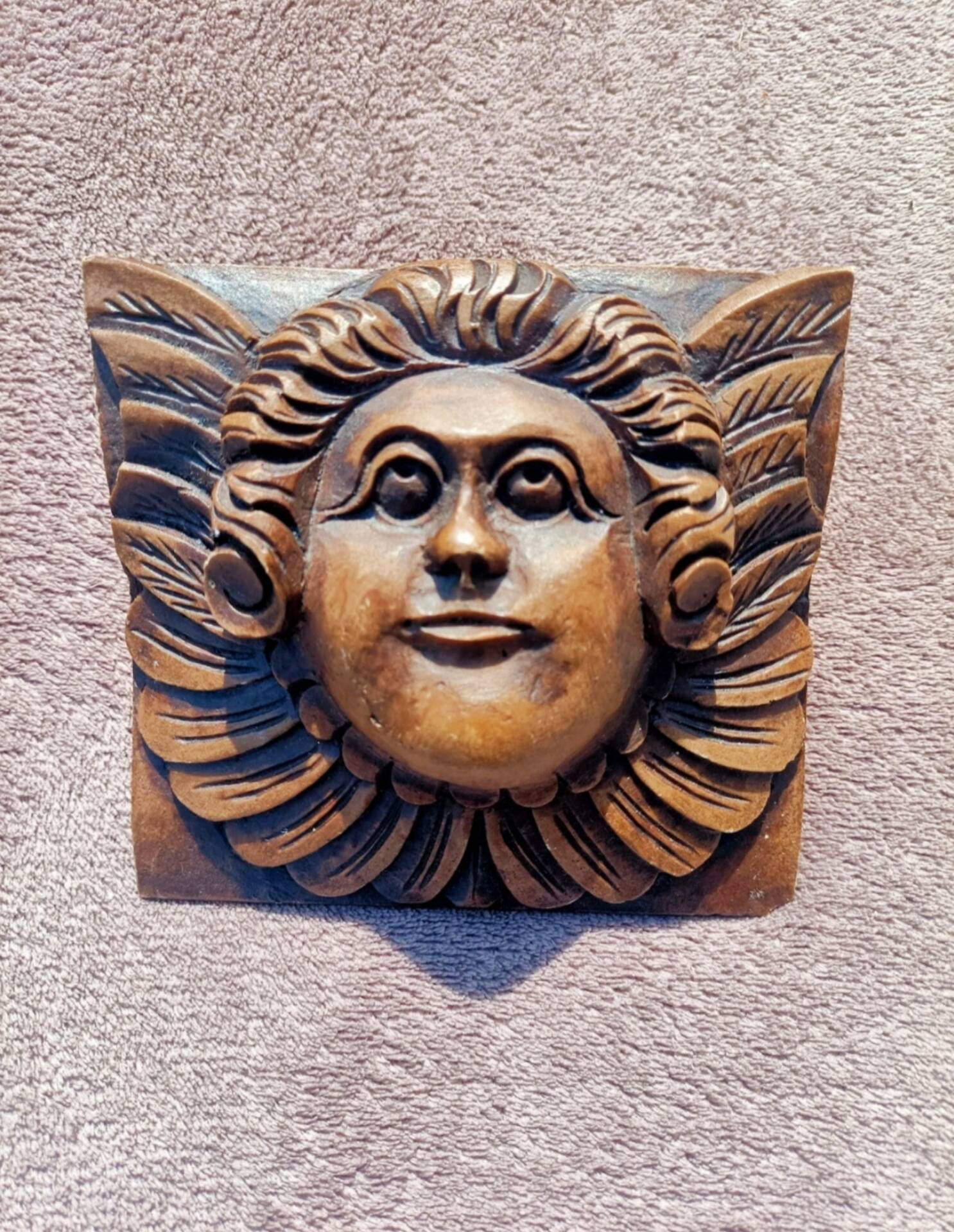 Bas relief bois sculpté
