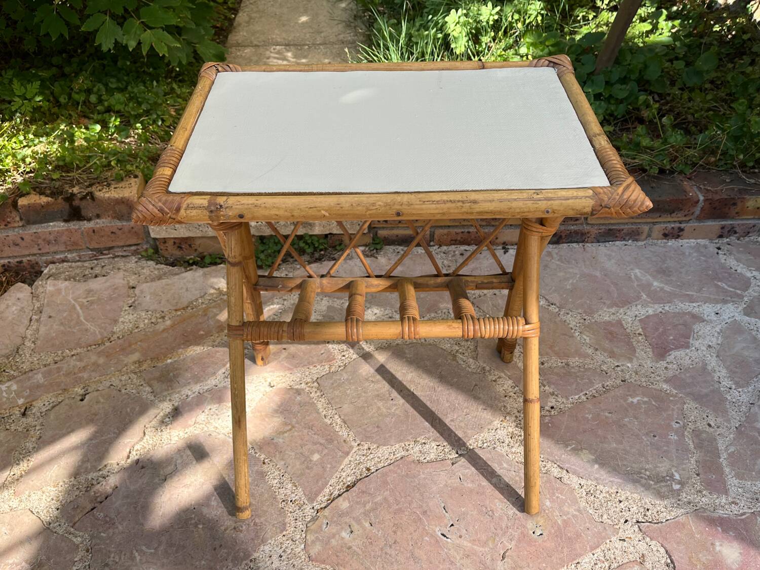 Bout de canapé - table d’appoint en rotin