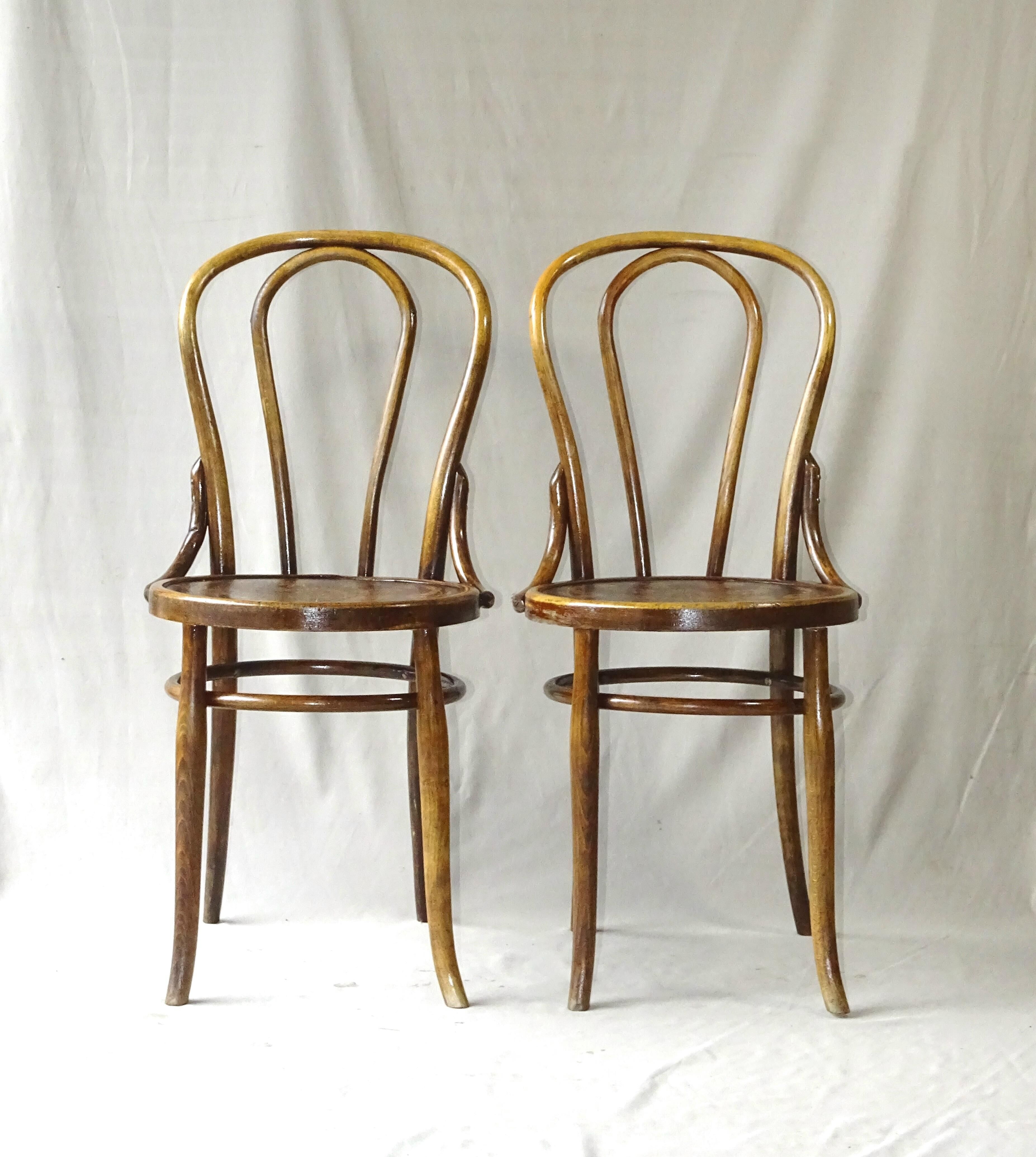 2 bistro chairs sitting wood flowers type 18 Wood- curved