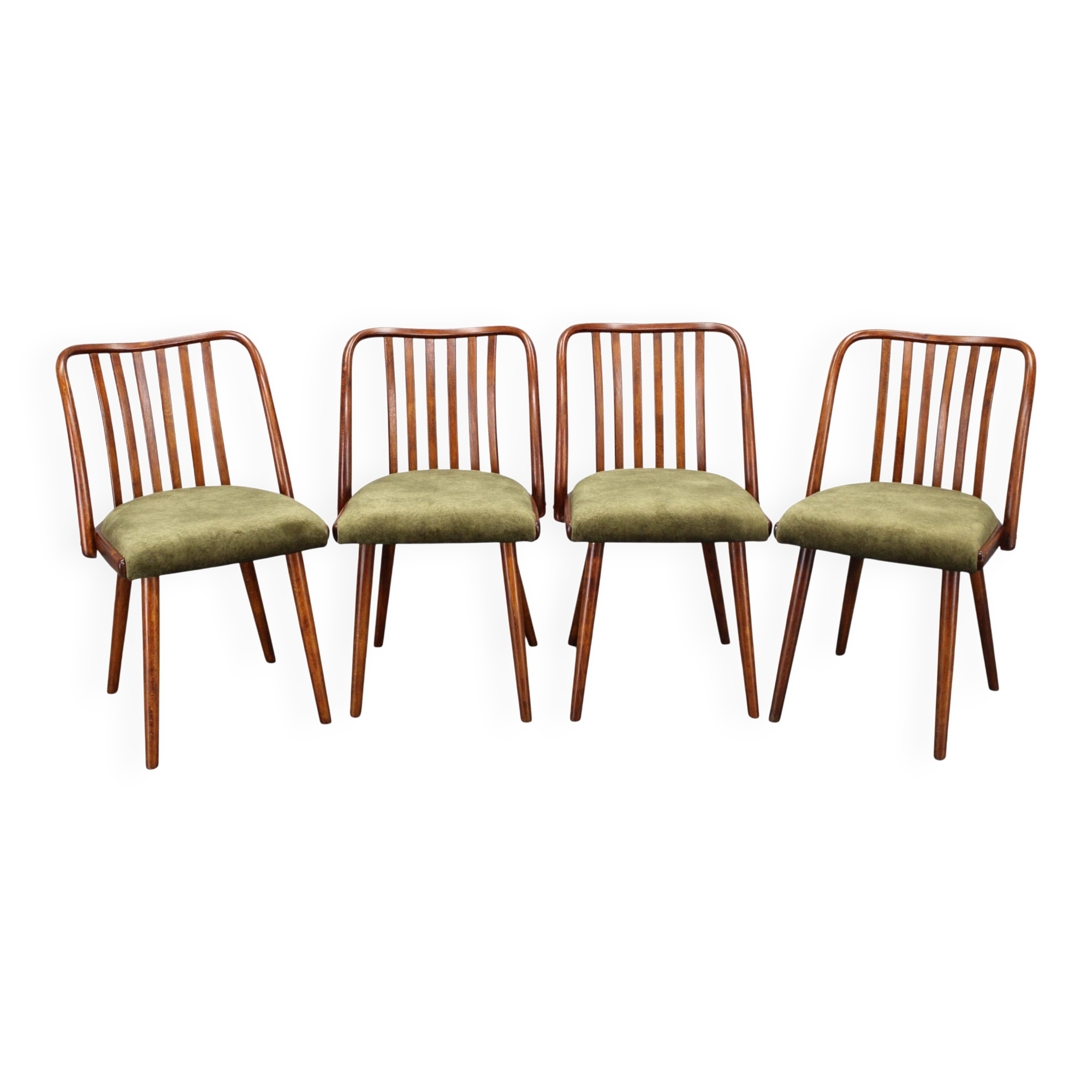 Ensemble de quatre chaises de salle à manger Šuman en hêtre, style milieu du siècle, datant des années 1960, avec revêtement restauré.