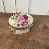 Oval pill box