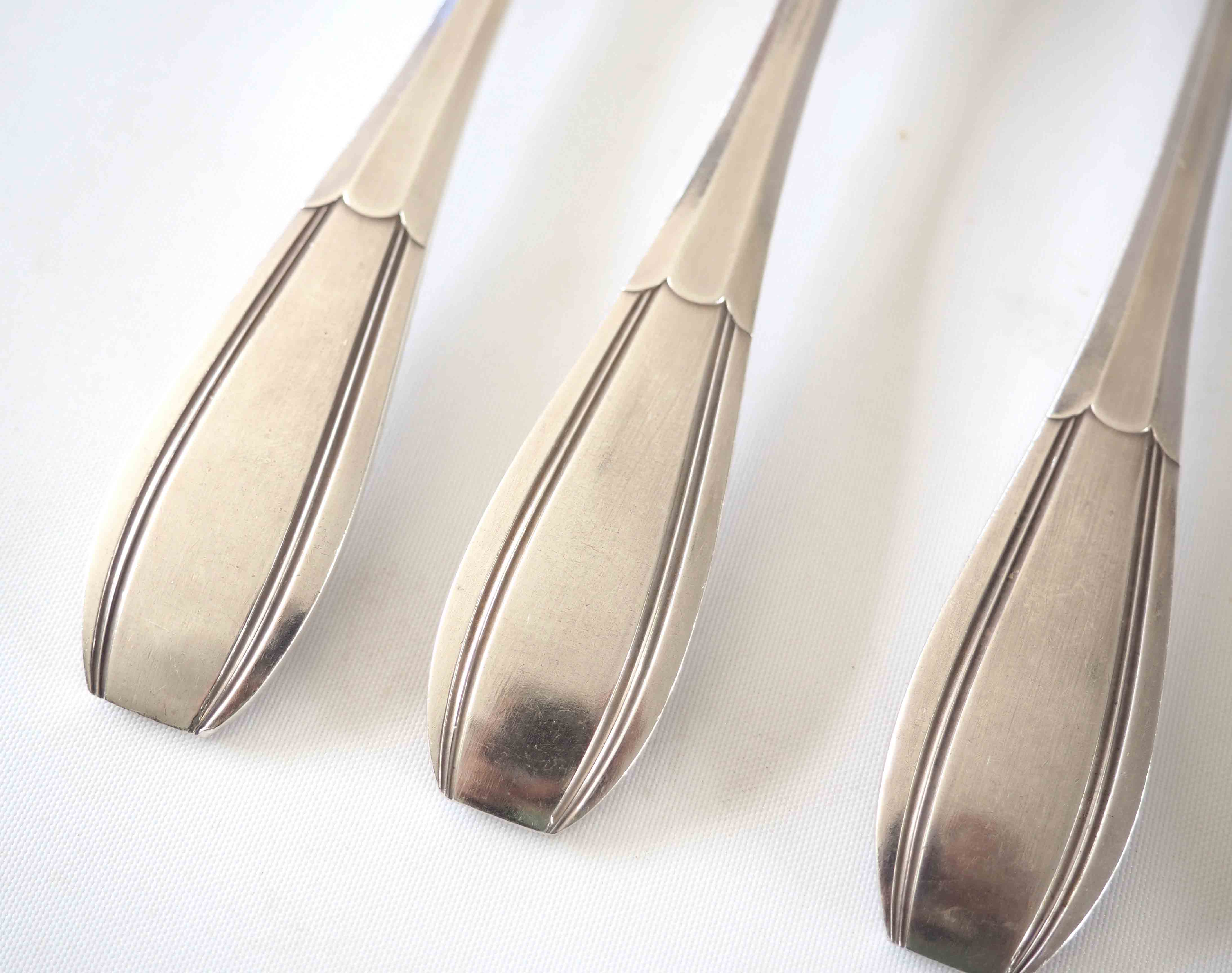 Silver cutlery set