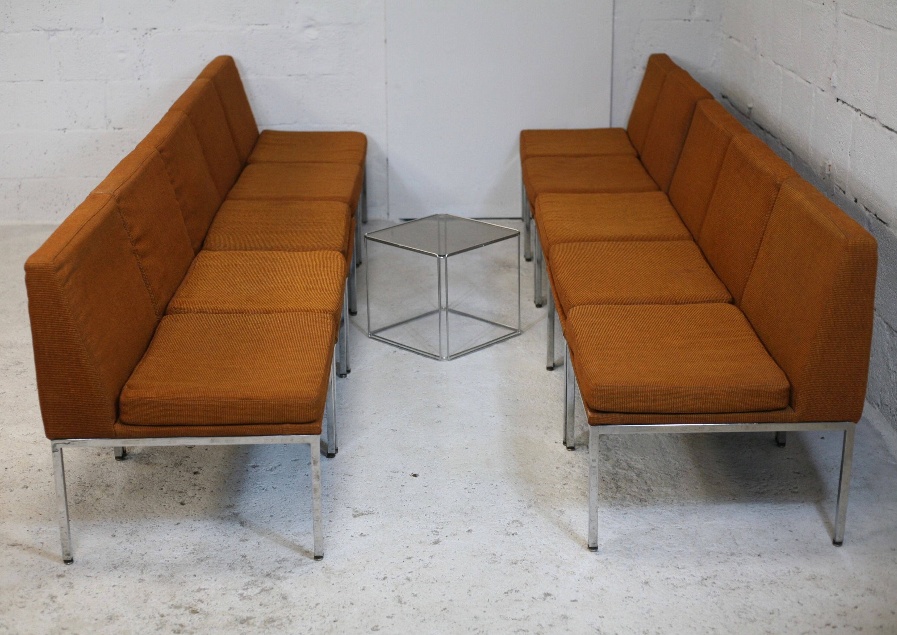 Ensemble de 10 chauffeuses de Louis Baillon, édition Planforms formant canapé modulable, circa 1950