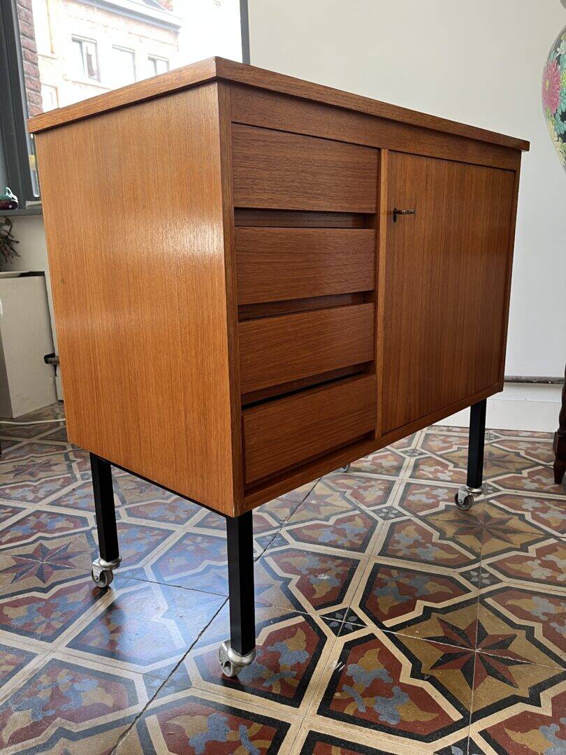 Vintage chest of drawers