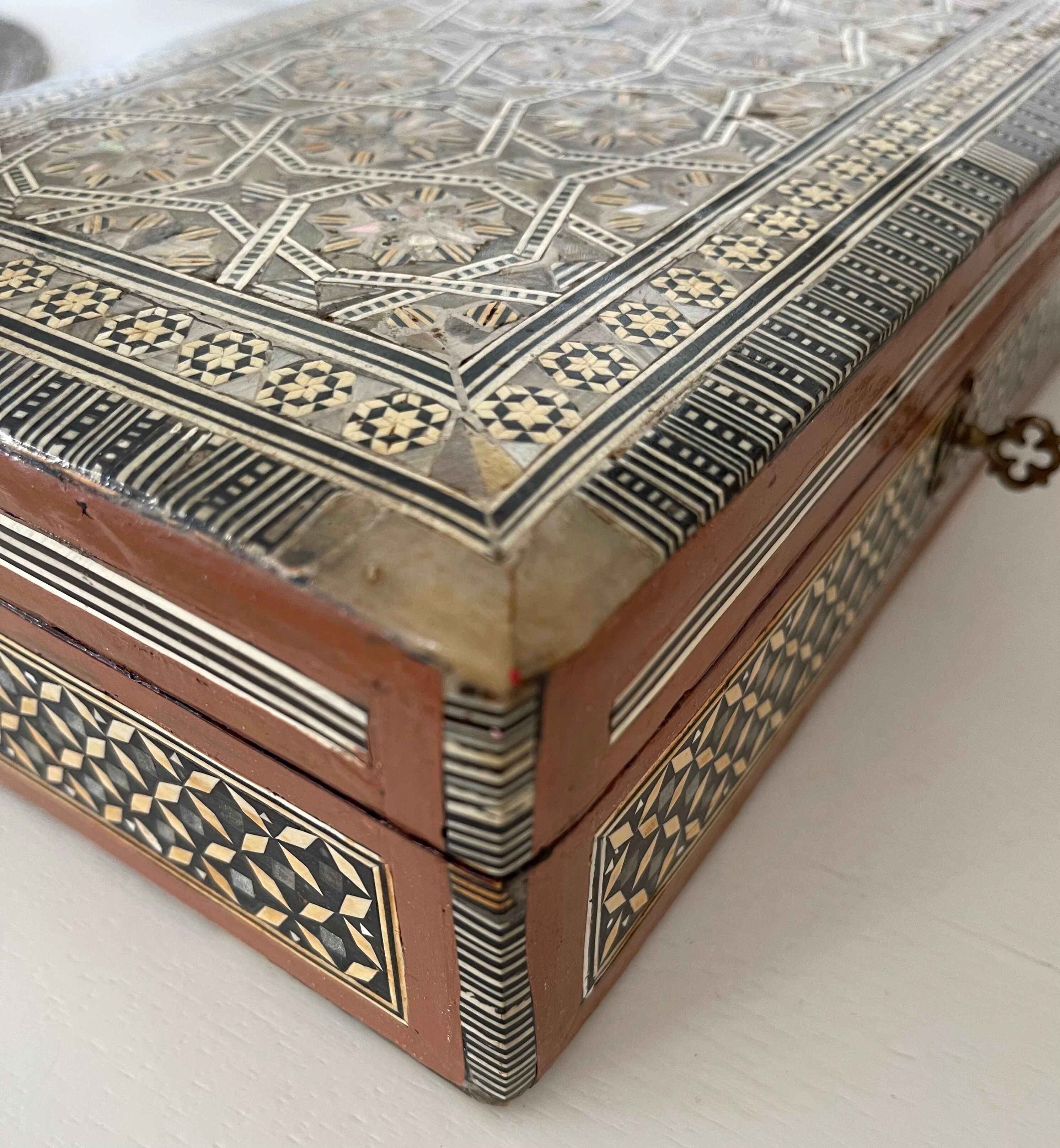 Boîte à bijoux bois et nacre
