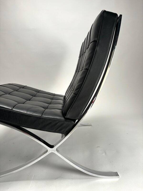 Paire de chauffeuses Barcelona attribuées à Mies Van Der Rohe pour Knoll International, années 1980