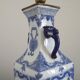 Pied de lampe vintage en porcelaine chinoise à décor d'oiseaux et poignées en lion