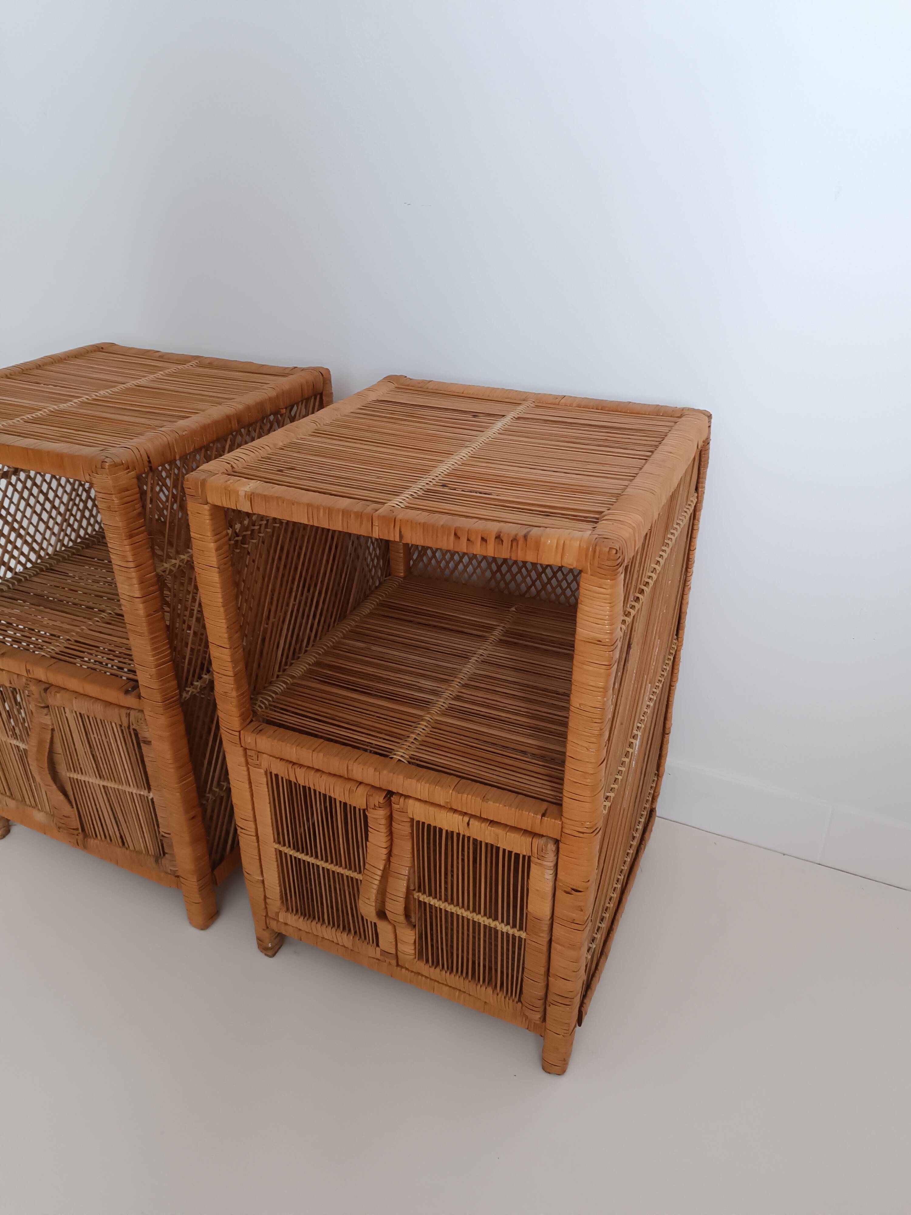 Paire de chevets en rotin vintage