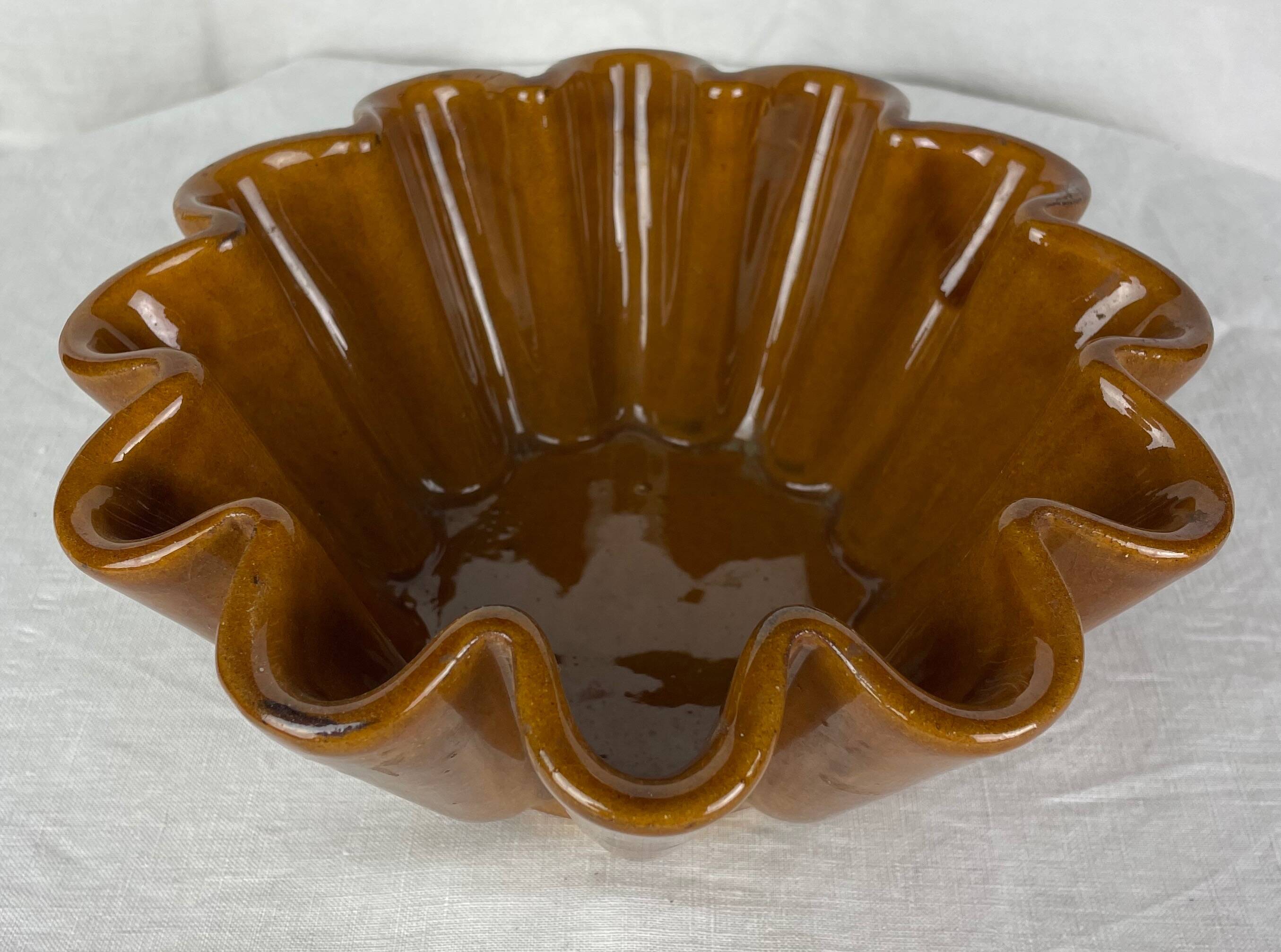 Ocher ceramic cake dish