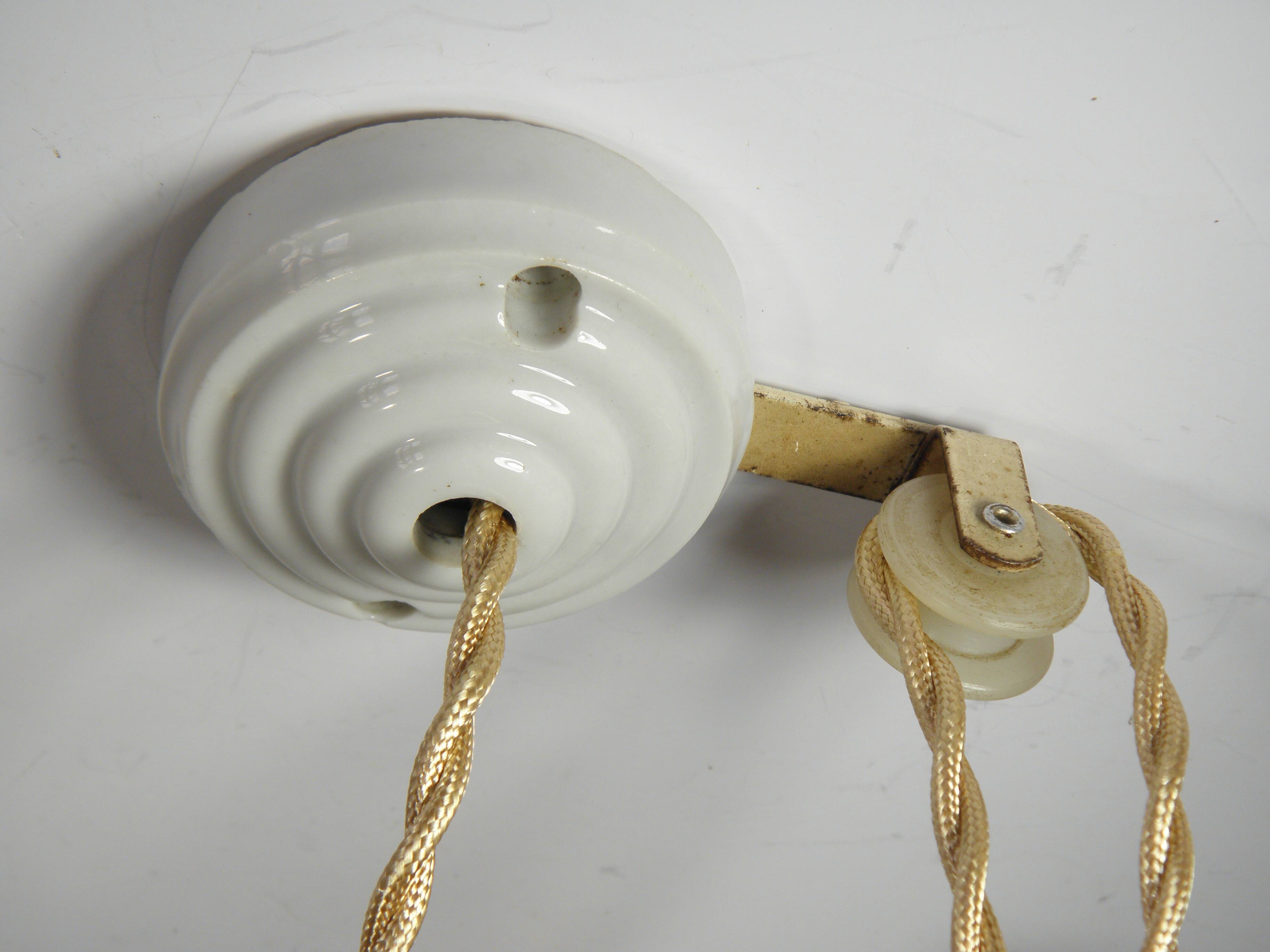 "RISE AND LOWER" SUSPENSION in OPALINE