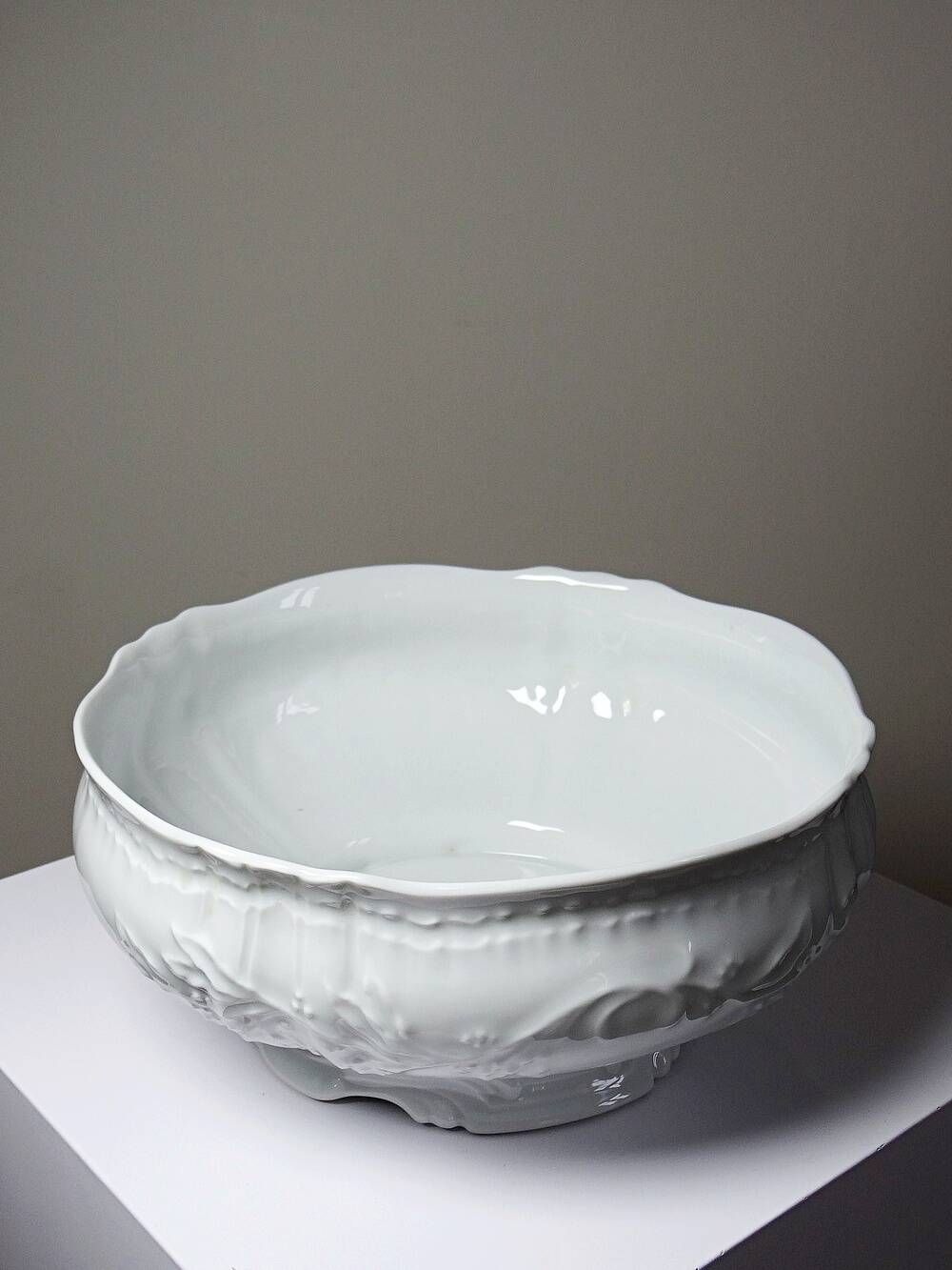 Vintage large salad bowl attributed to Bernardaud, Louvre model, Limoges porcelain.
