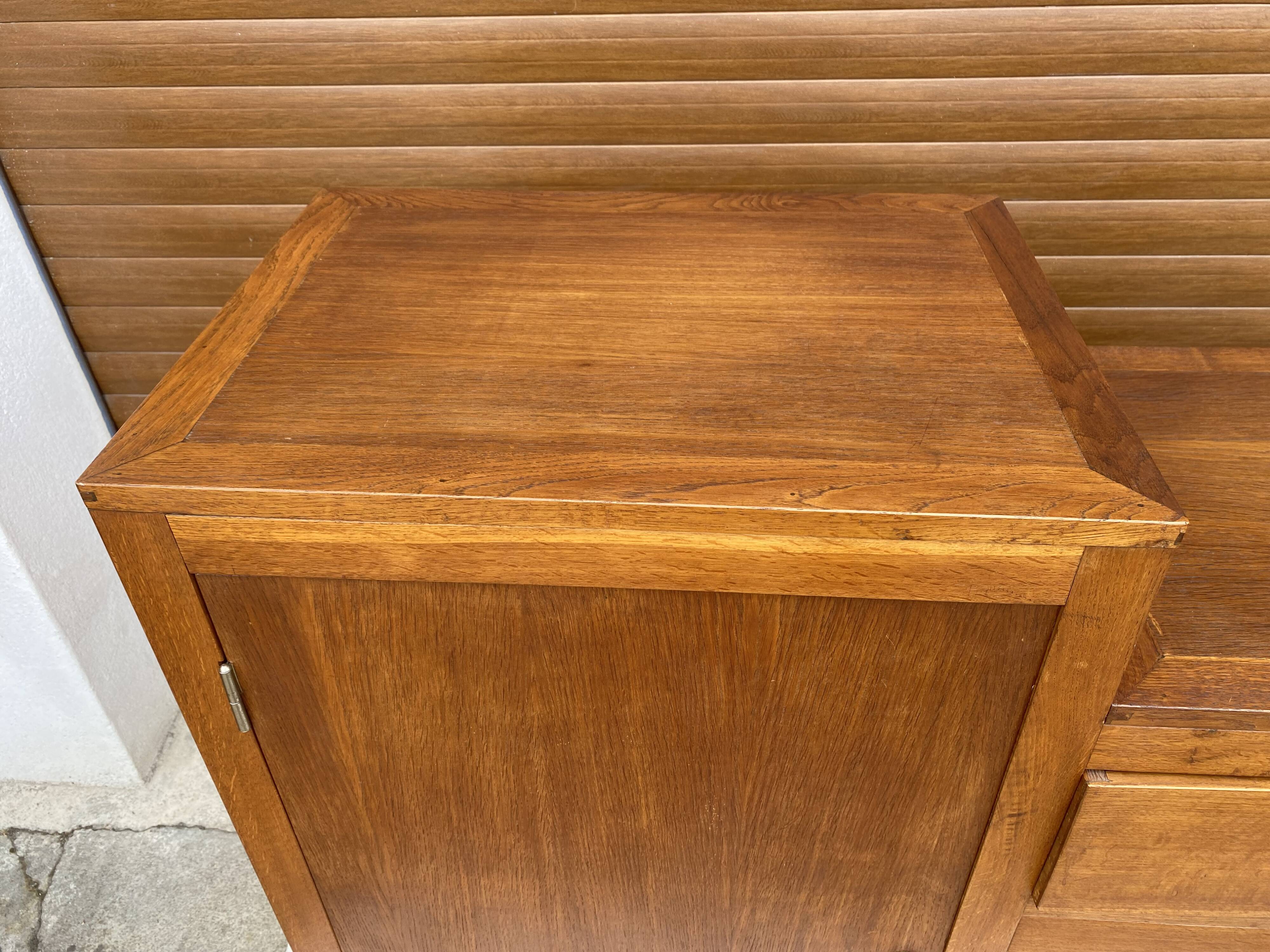 Petite armoire-commode asymétrique vintage