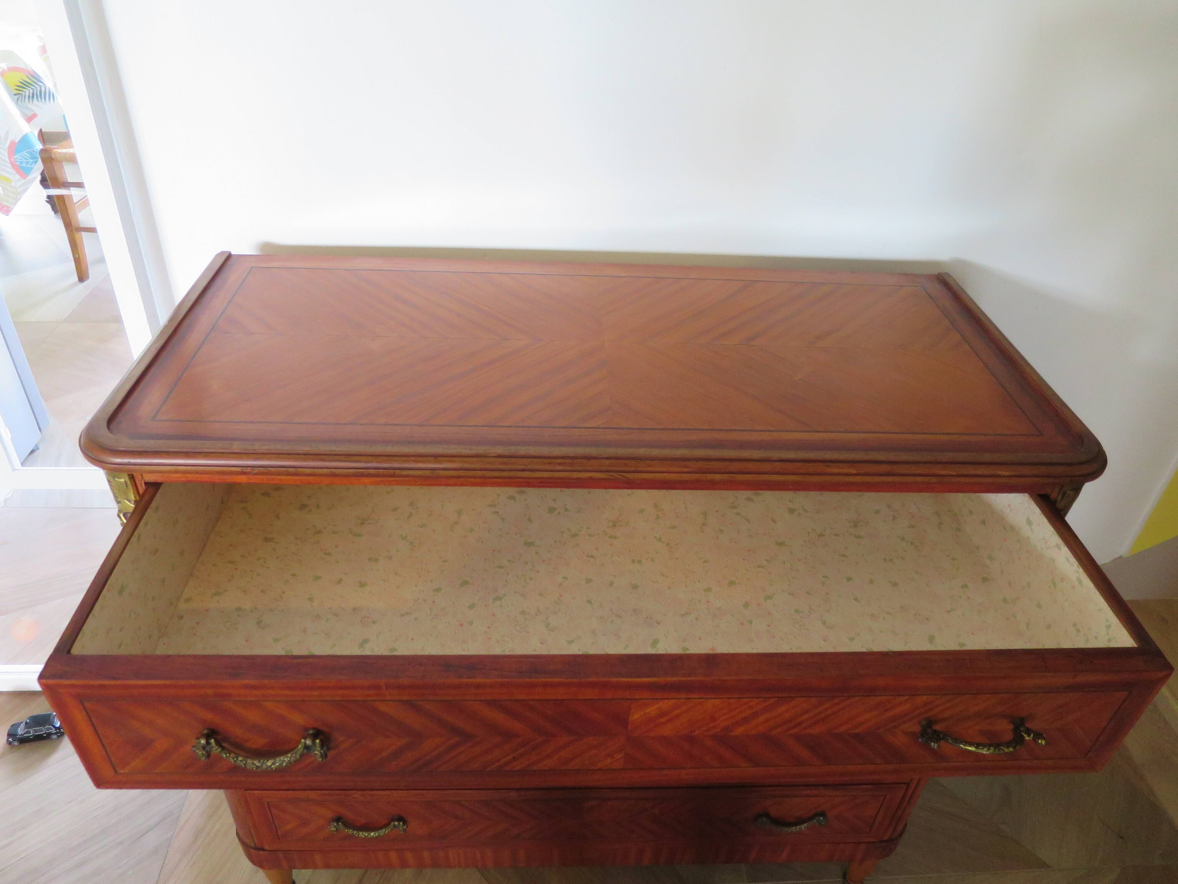 Louis XVI chest of drawers - Bronze - Butterfly wood veneer marquetry - 1930