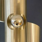 Lampe design en métal avec quatre ampoules argentées