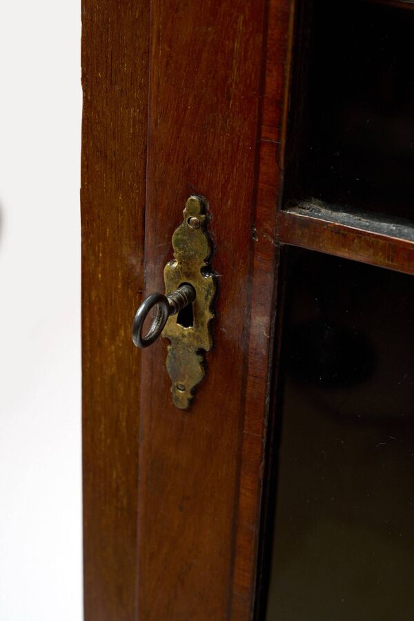 Vitrine en acajou d'origine anglaise