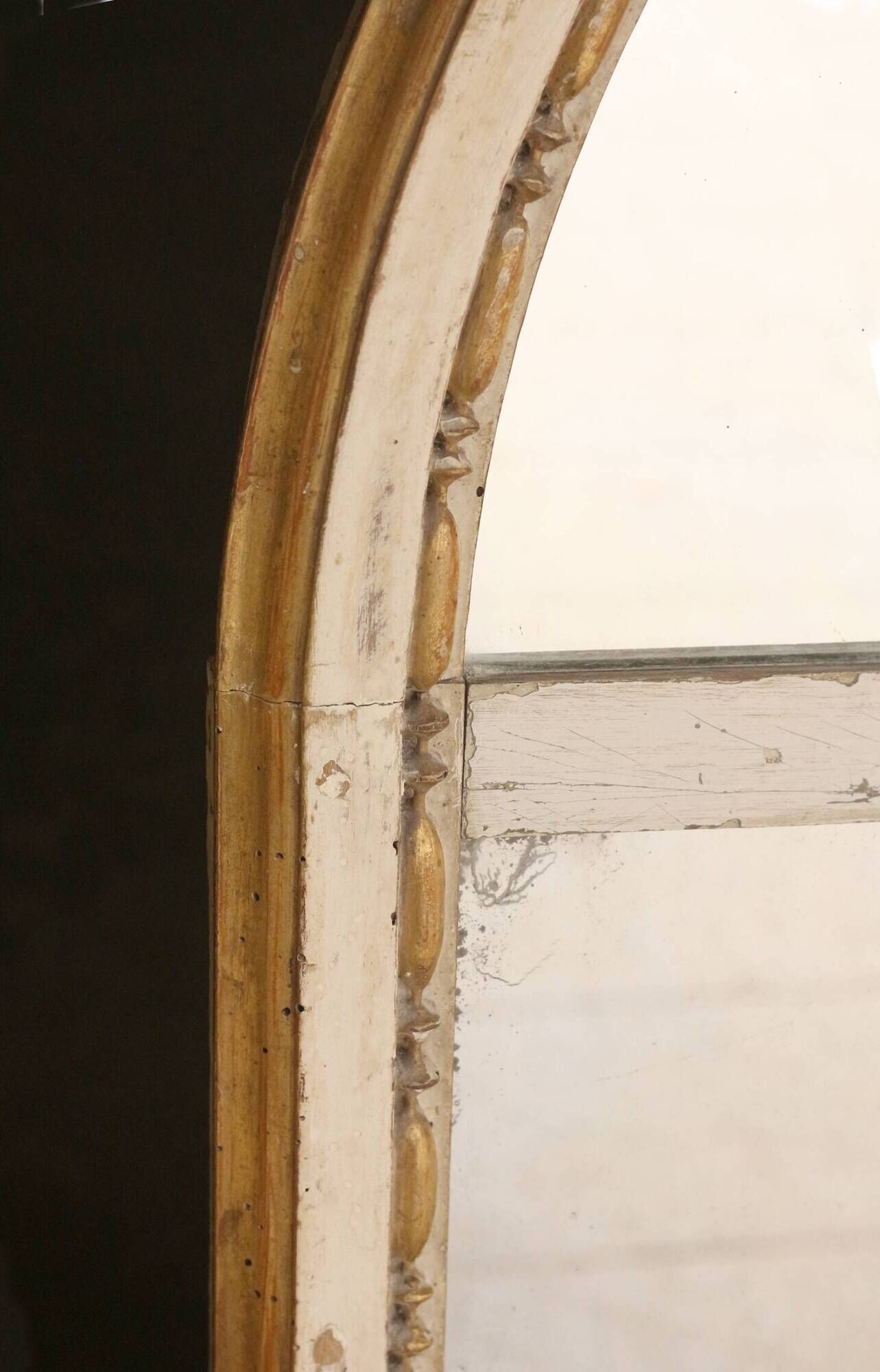Extraordinary trumeau with bas-relief (circa 1800)