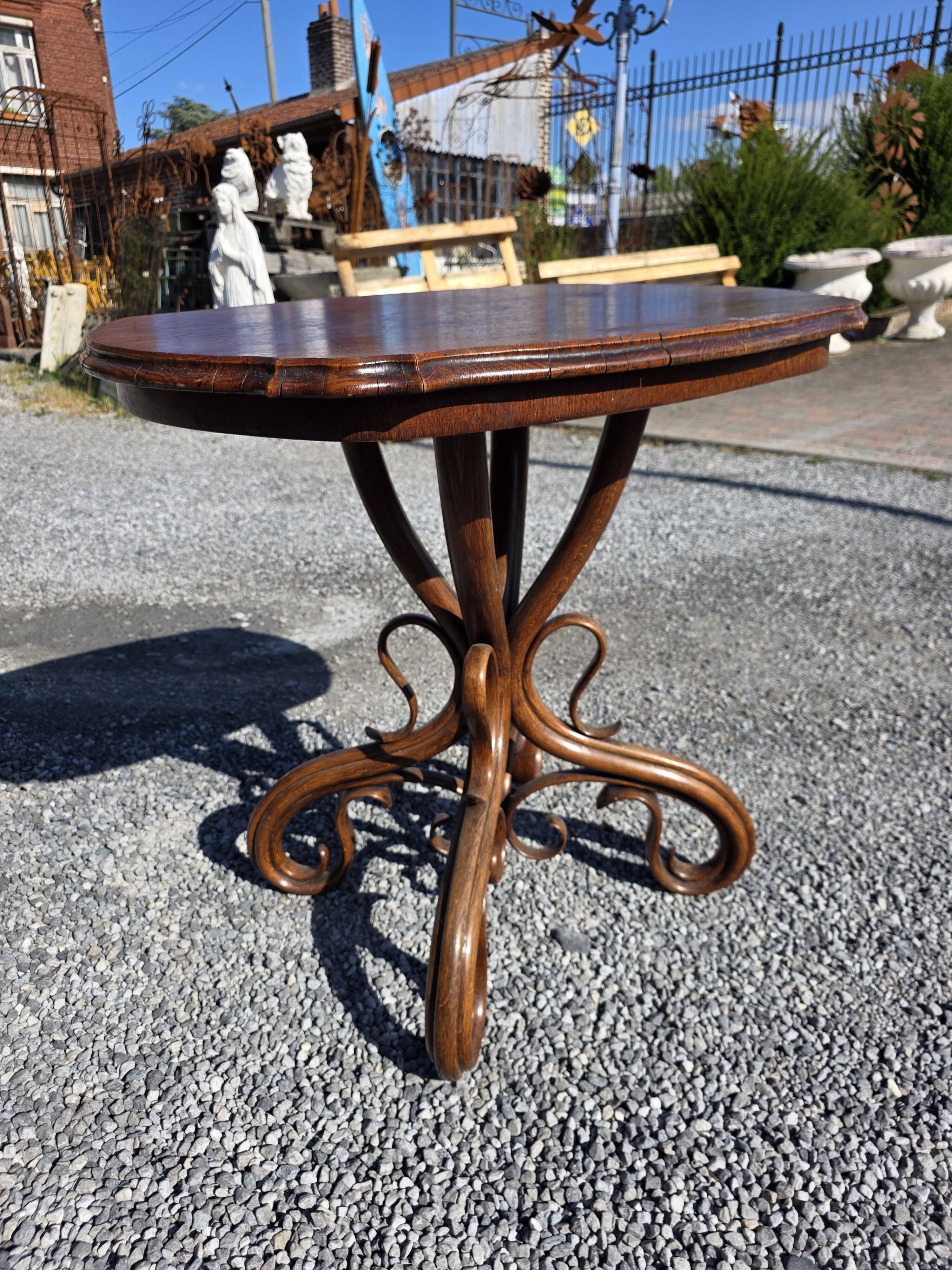 Thonet No. 1 curved wooden side table from the 19th century.