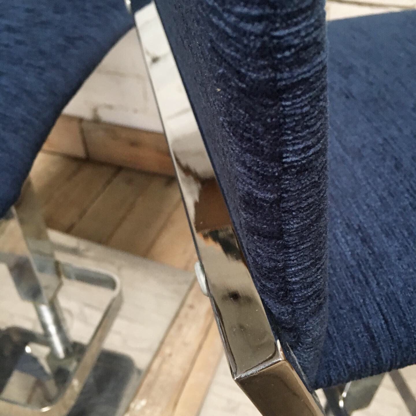 3 Bar stools in chrome metal and velvet