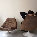 chauffeuse tulipe pivotant en tissu beige Artifort, design 1970