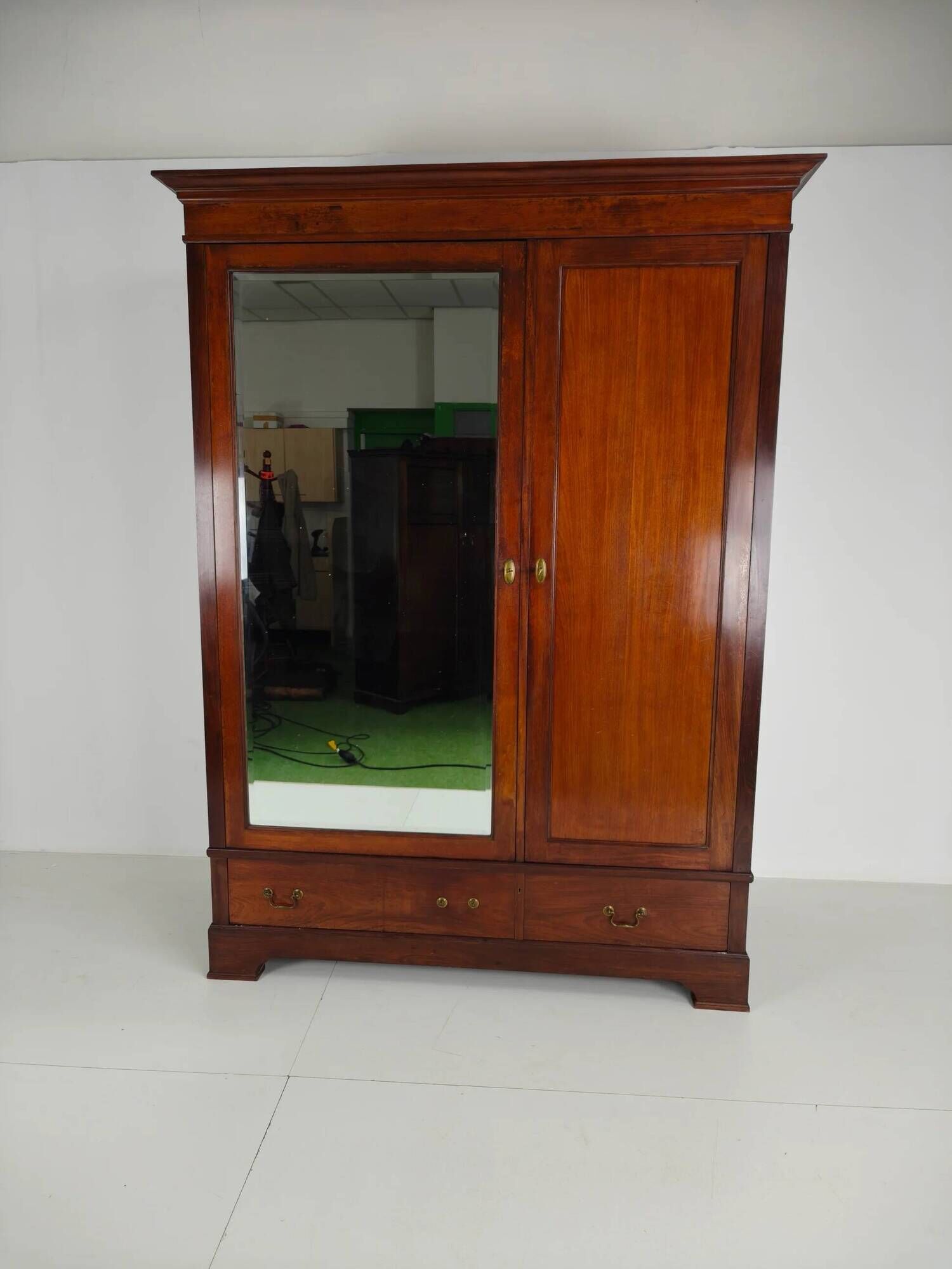 High-quality late 19th-century mahogany wardrobe by H. Pander & Zonen