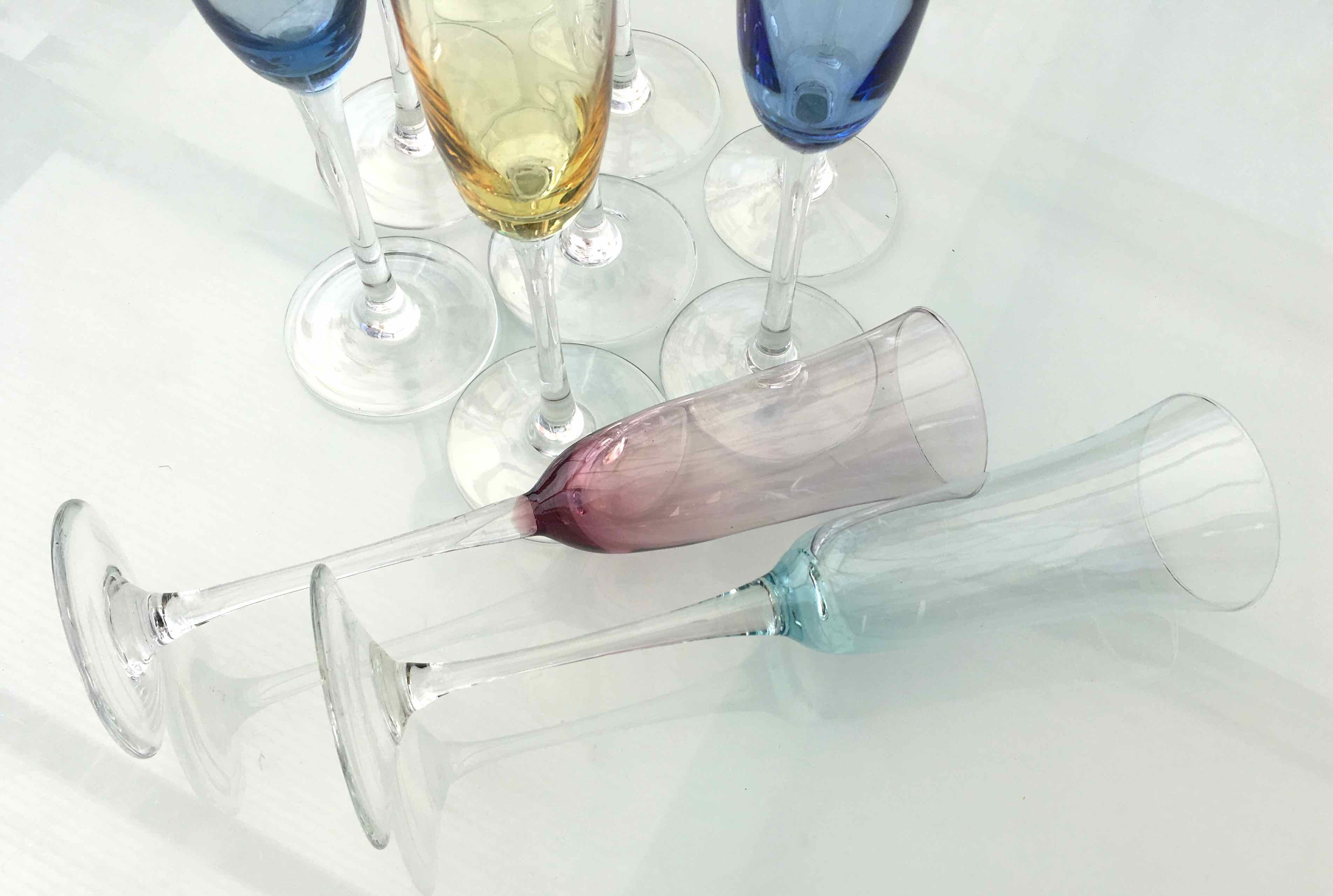 Set de 10 flûtes à champagne colorées