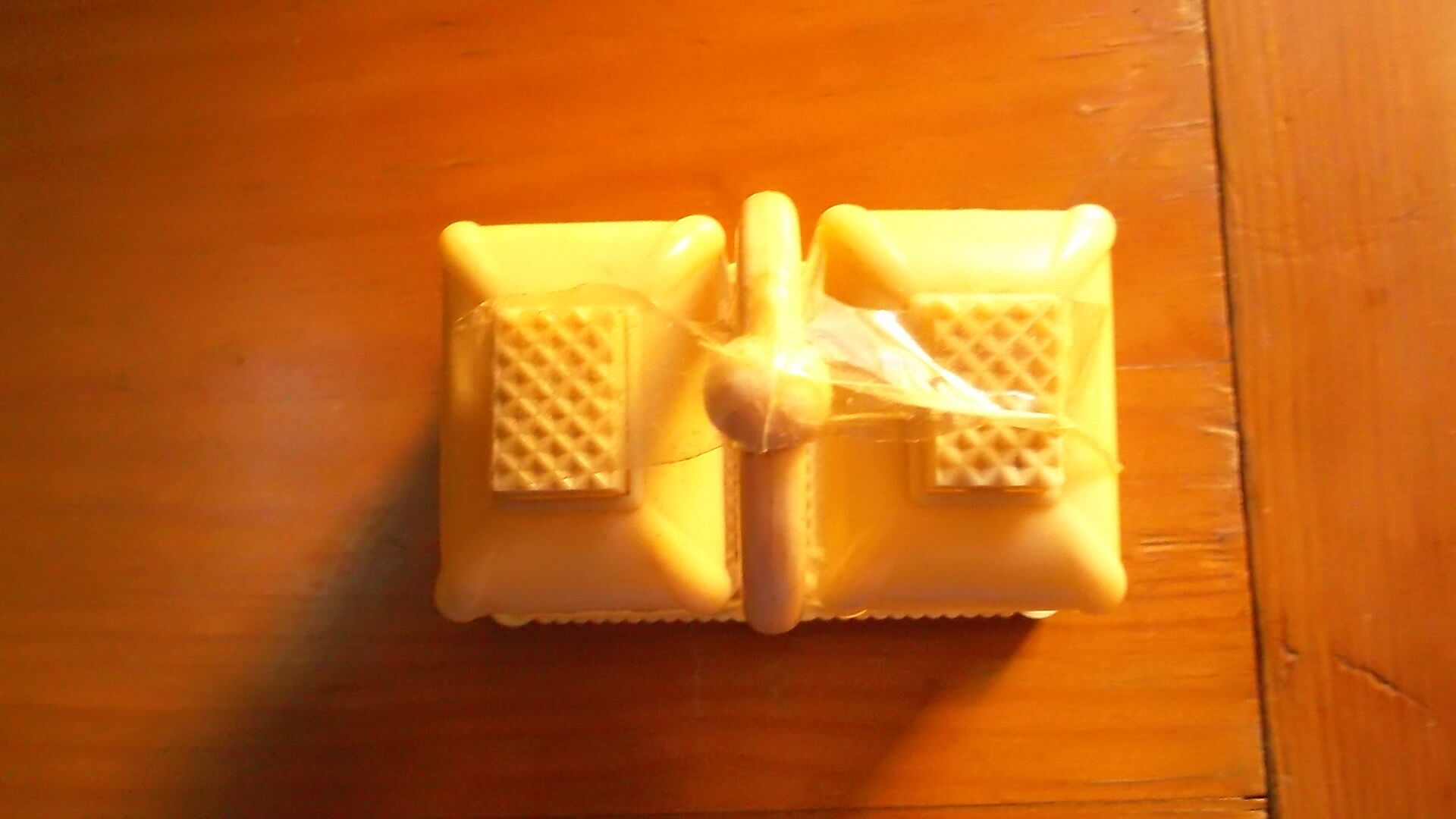 Saliere & pepper in bakelite