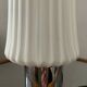 Lampe vintage en opaline et métal chromé 