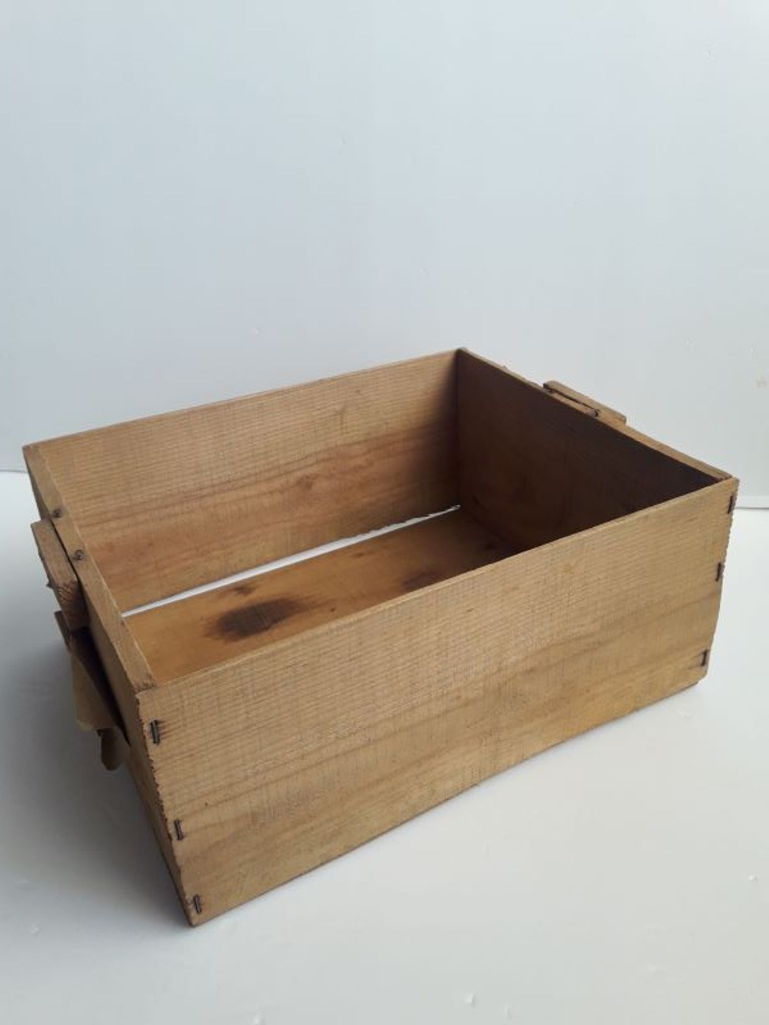 Caisse bois laiterie Charentes
