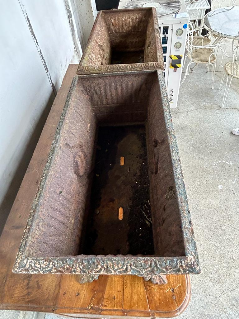 Pair of cast iron planters of the nineteenth century - planter