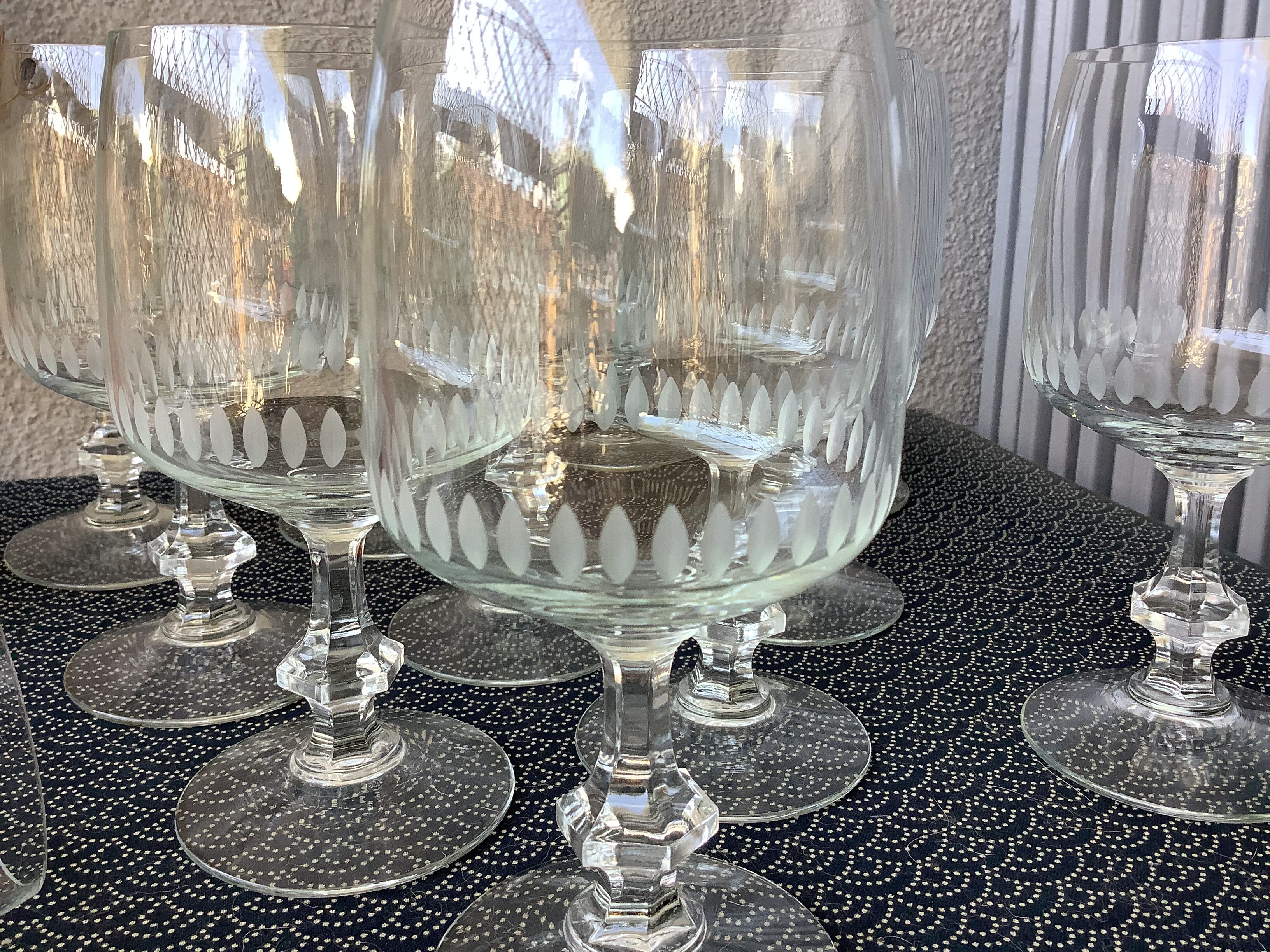 Scaled crystal foot glasses