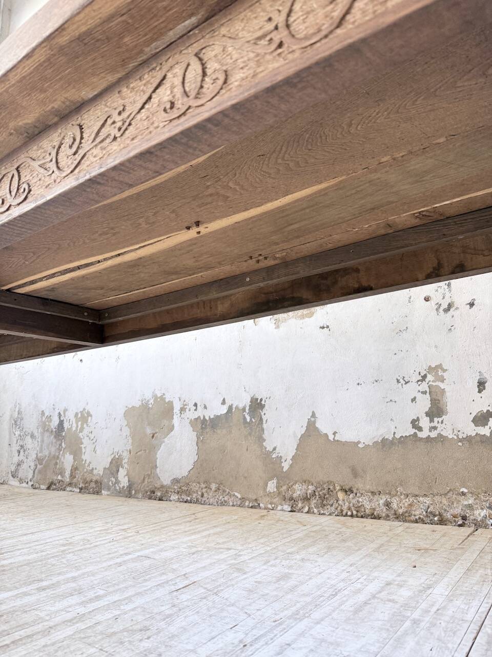 XL farmhouse table in solid oak, brutalist style, 20th century.