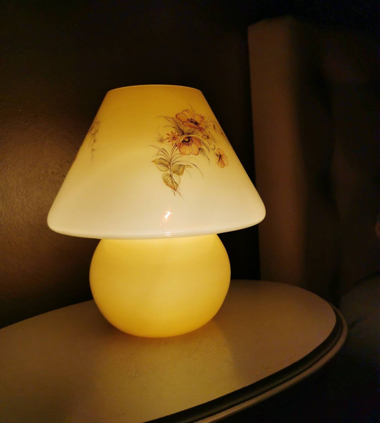 Super beautiful glass glass mushroom table lamp 70s