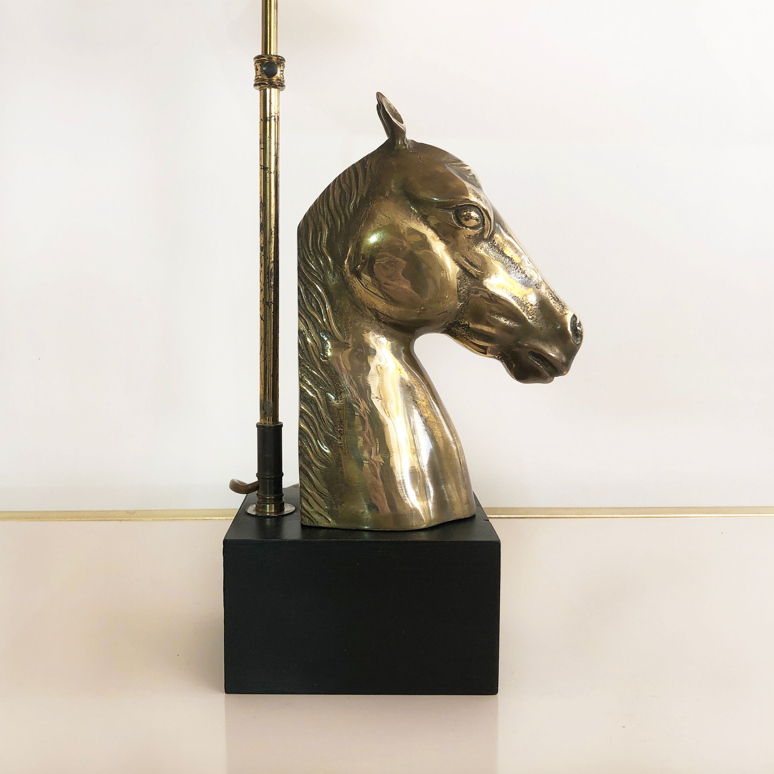 Lampe de table tête de cheval en laiton des années 1970 Hollywood Regency