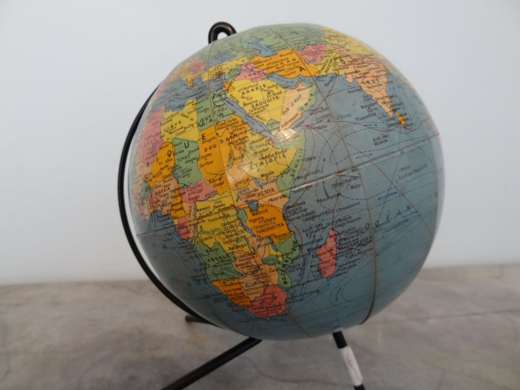 Globe terrestre vintage Girard er Barrère années 60