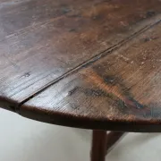 Large round pine three-legged table – cricket table, Ø 110 cm