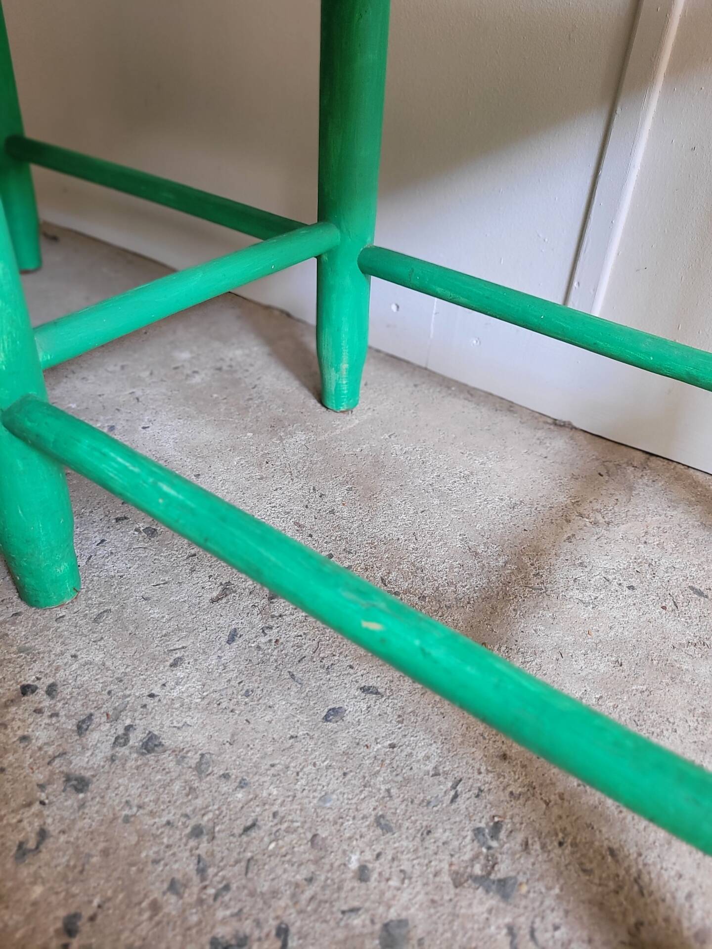 Banc en paille et bois ancien