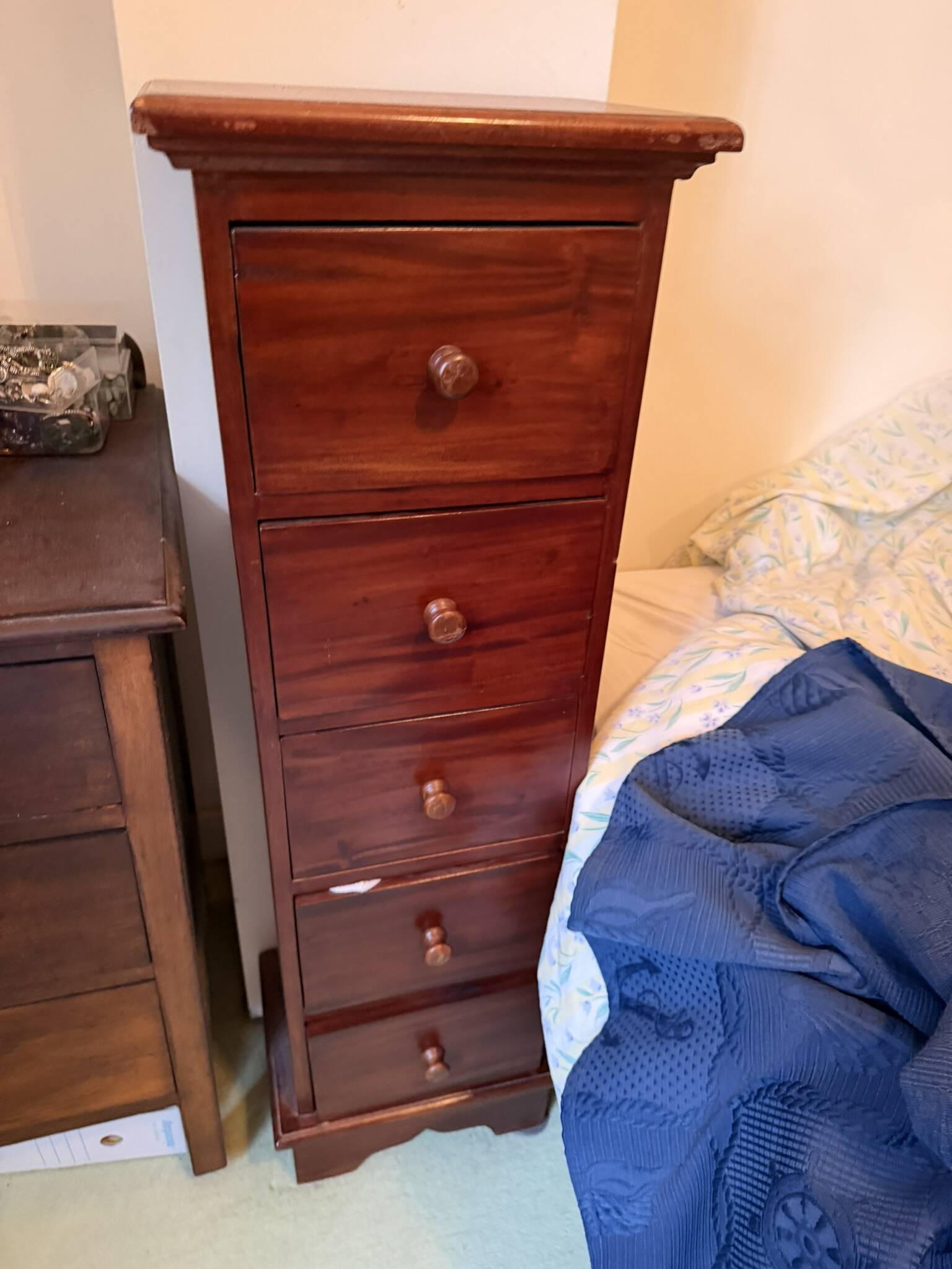 Five-drawer mahogany chest of drawers
