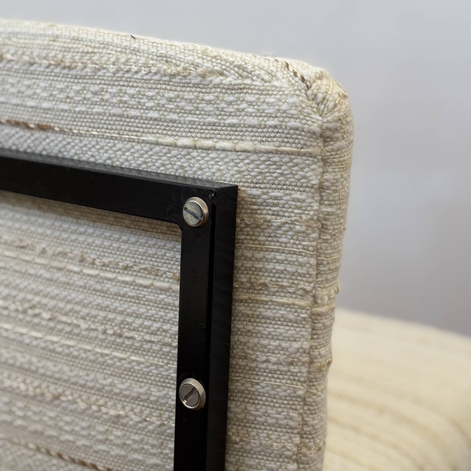 Paire de chaises modernistes en tissu