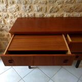 Scandinavian commodus/hairdresser