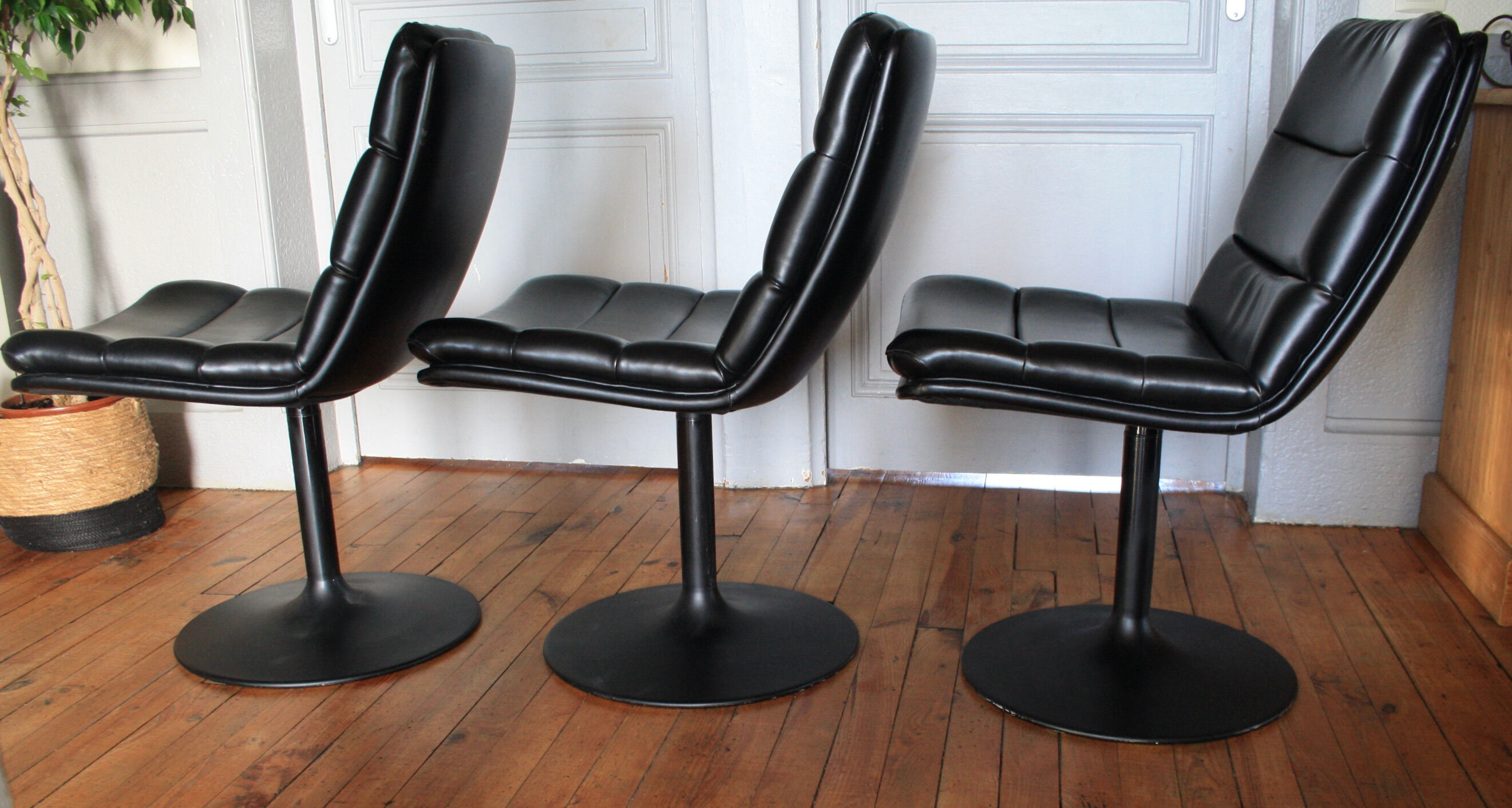 Office chair Artifort by G. Harcourt