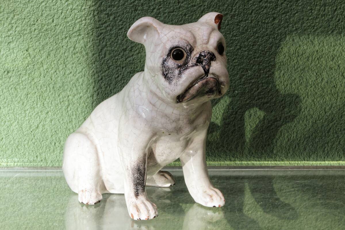 Chien, bouledogue, en terre cuite de Bavent