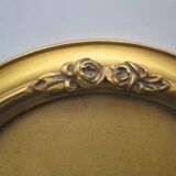 Old oval frame in wood and gilded stucco