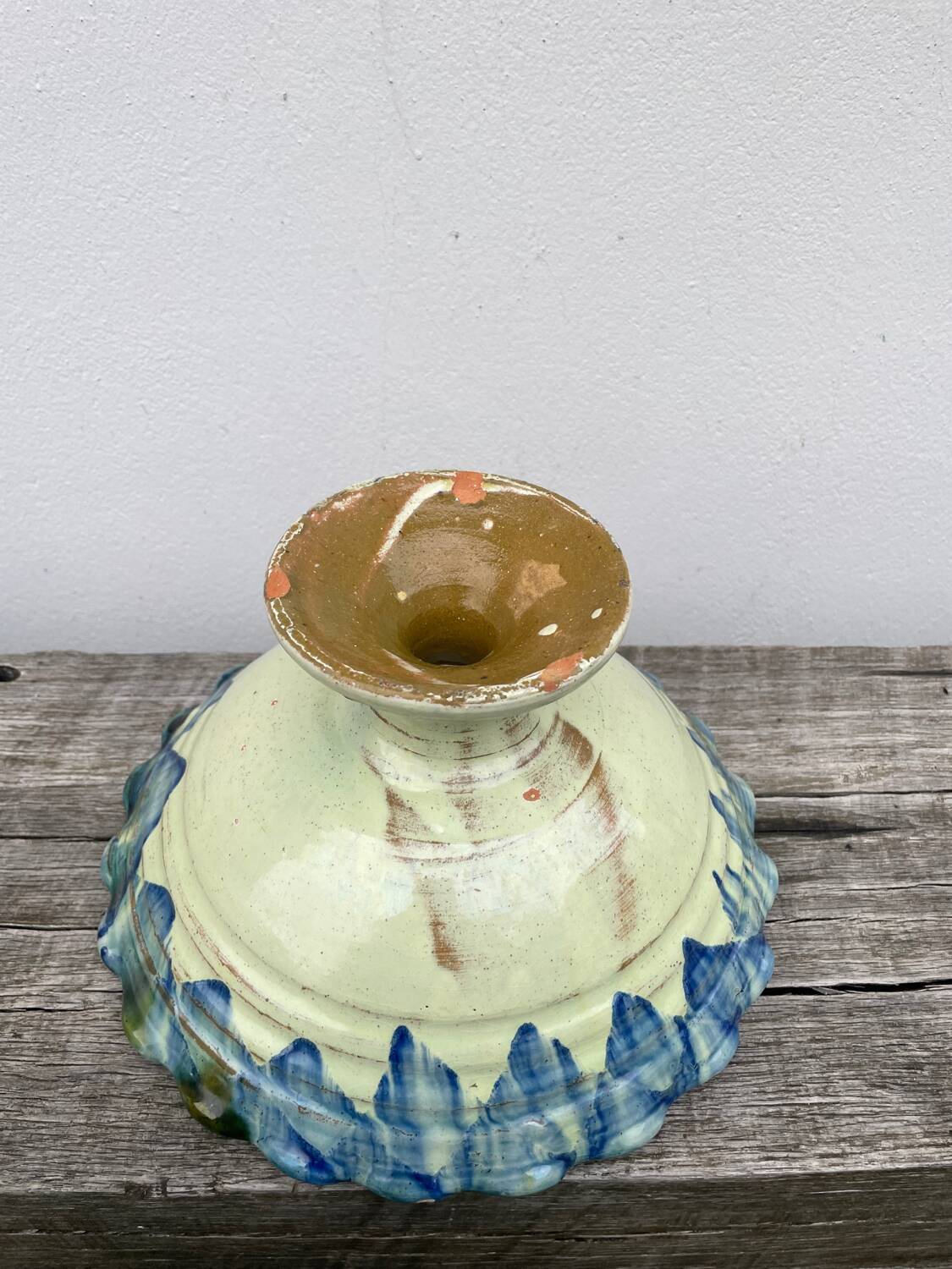 Ceramic fruit bowl on foot