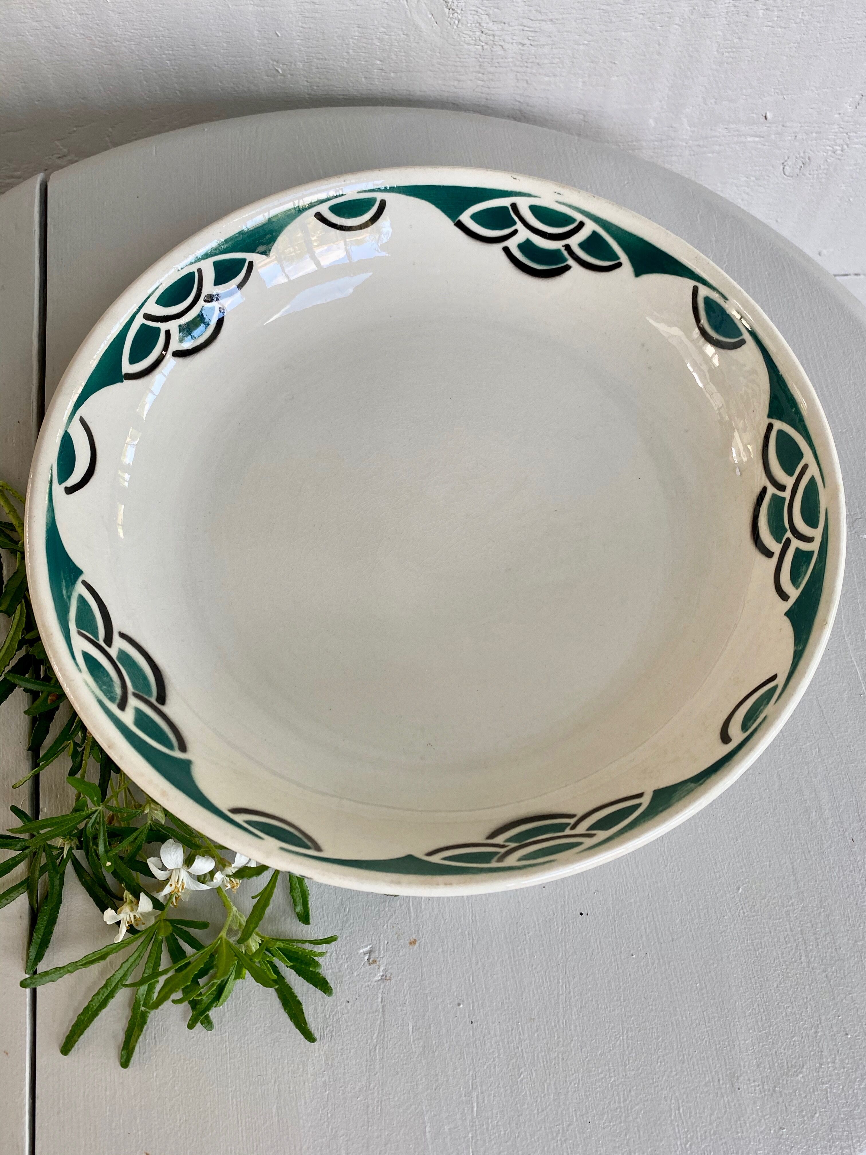 Dish on piedouche Faience of Badonviller