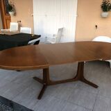 Baumann extendable oval dining table