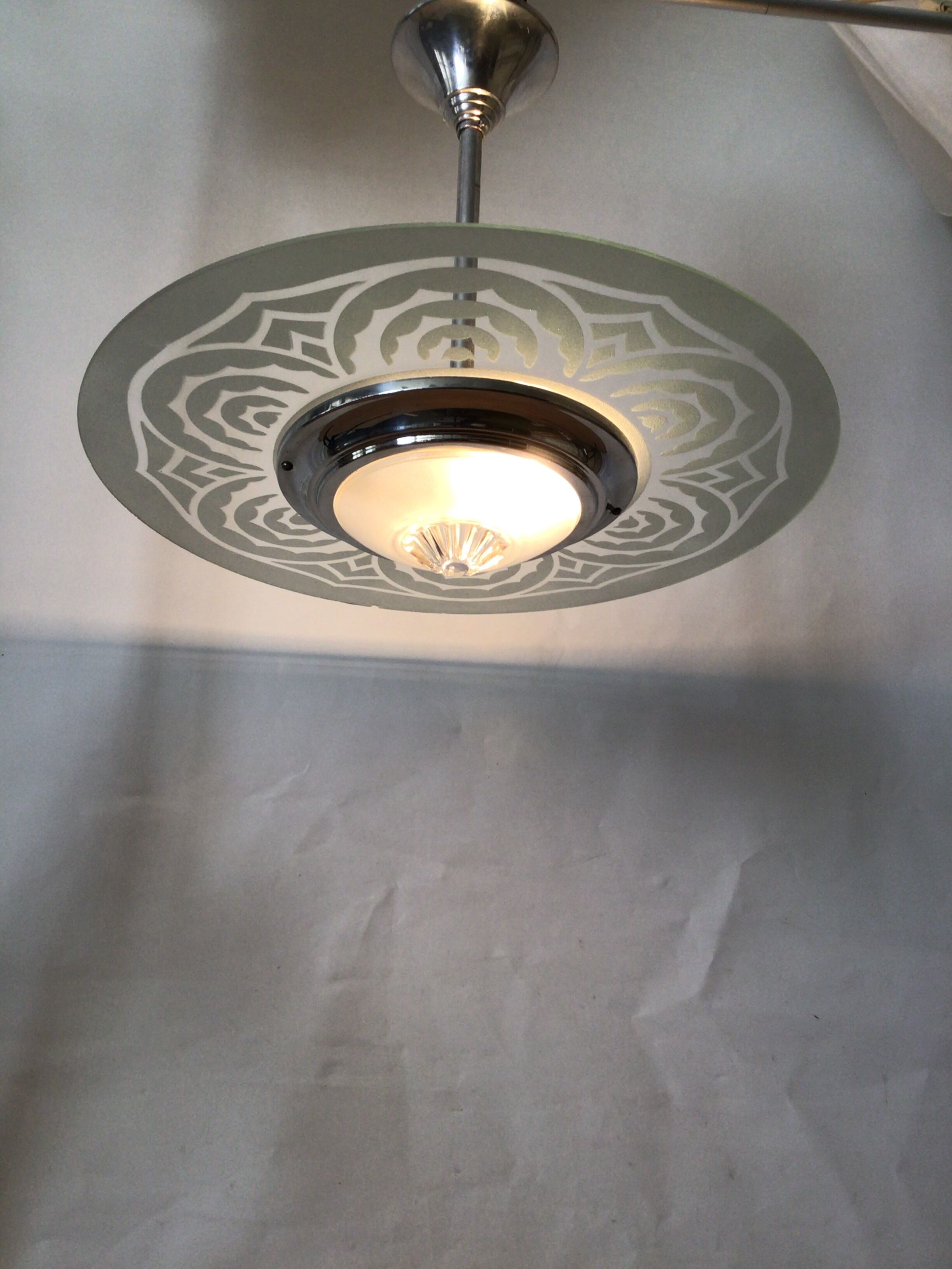 Art deco suspension
