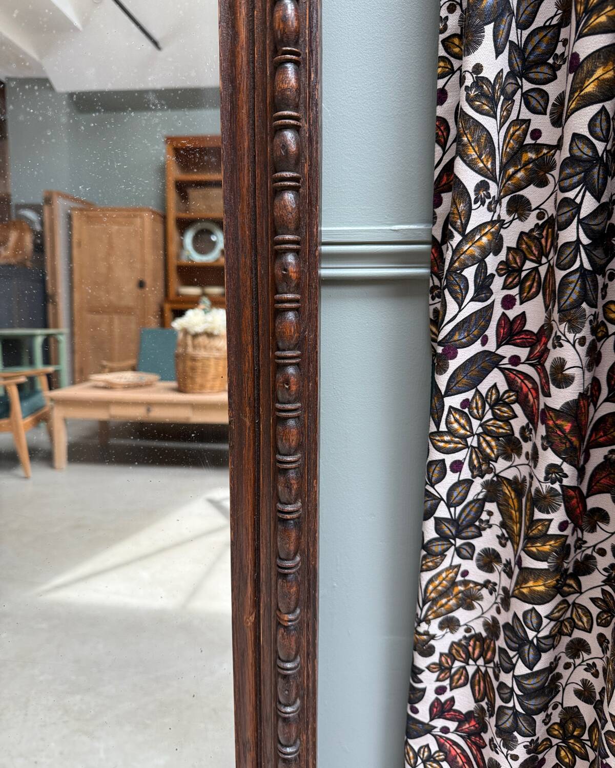 Grand miroir en bois perlé