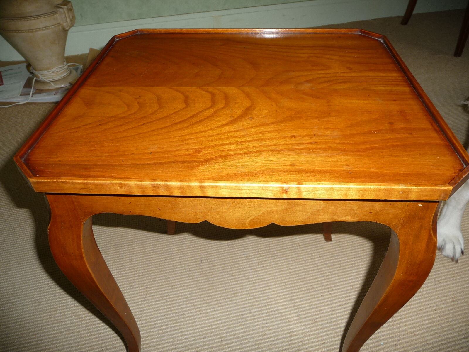 Set of 3 pull-out tables