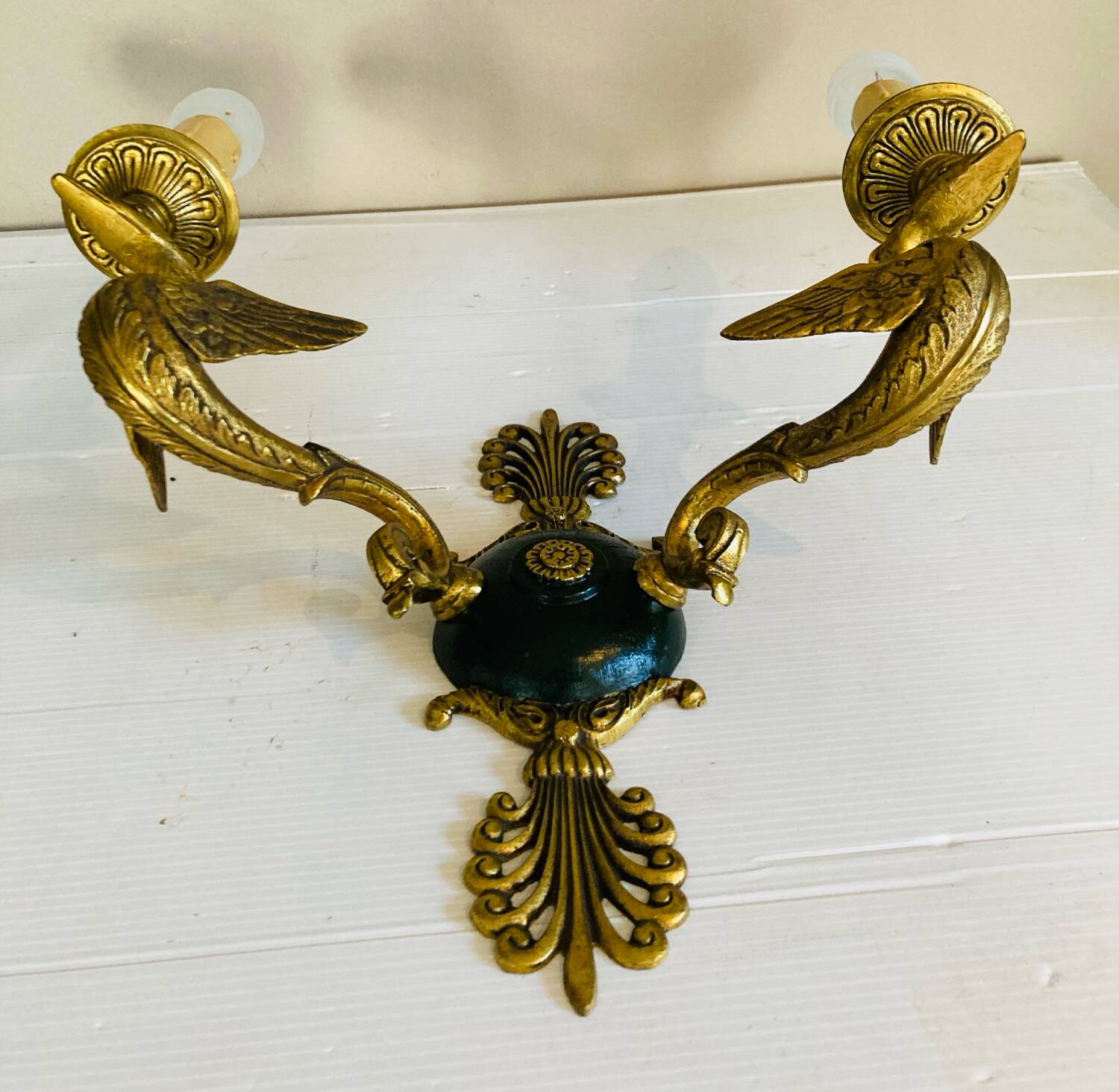 Empire bronze sconces with decorations of swans, palmettes and acanthus leaves
