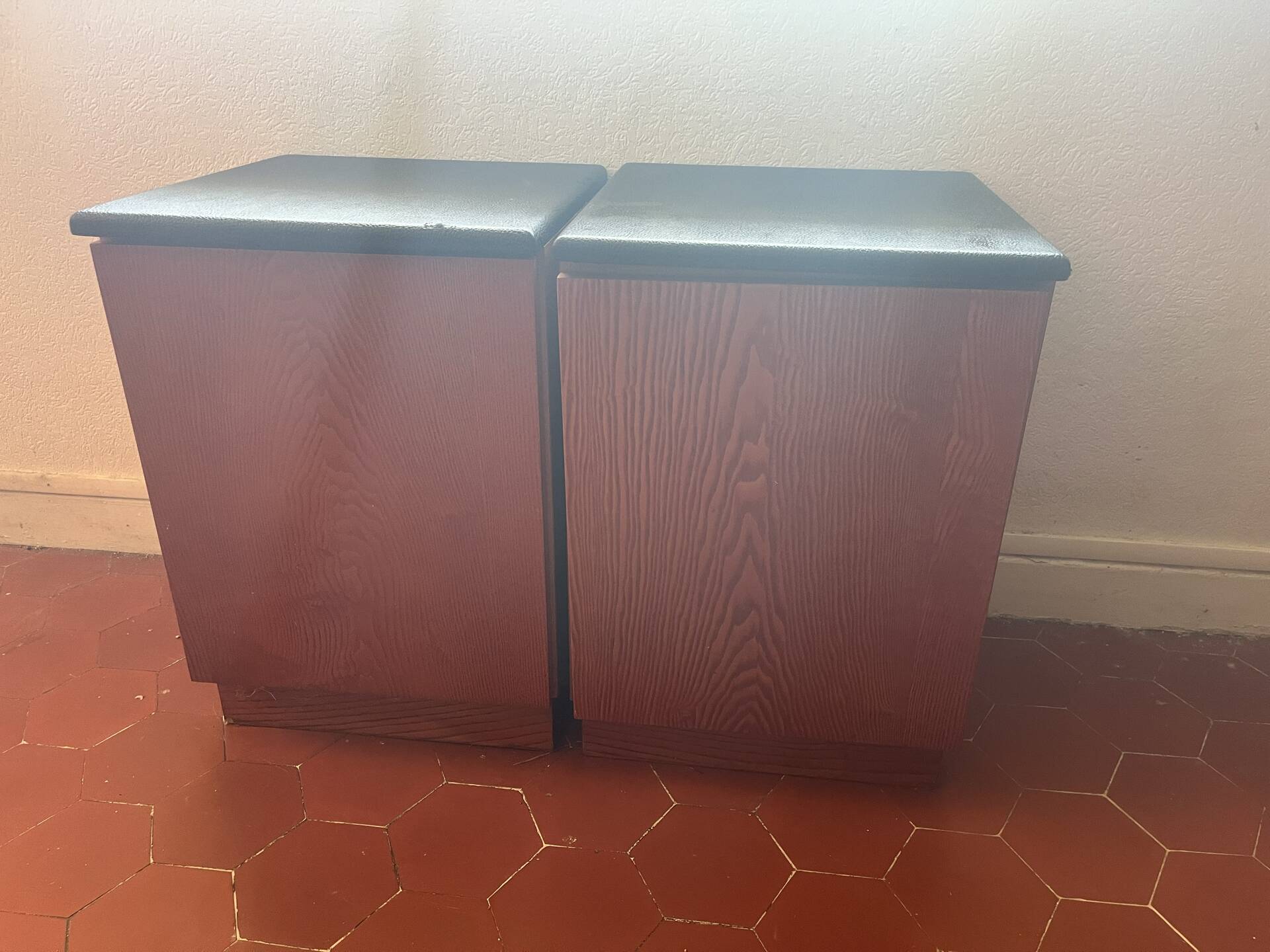 Pair of small storage boxes / bedside tables 45x45 cm it